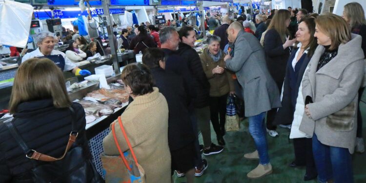 A praza de abastos do Porriño reabre cunhas instalacións modernizadas