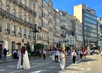 Vigo se vuelve a llenar con la tradicional procesión de Ramos