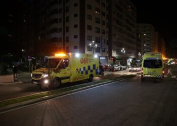 Una joven evacuada tras ser arrollada por un coche en el centro de Vigo