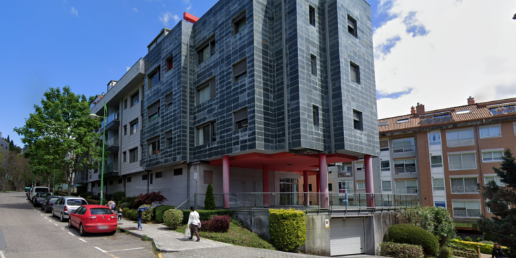 Un hombre y su hija pequeña, rescatados tras arder su piso y pedir ayuda por la ventana