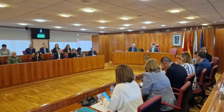 El pleno de Vigo rechaza el «caciquismo» de la Diputación tras «censurar» a relatoras por «causas políticas»