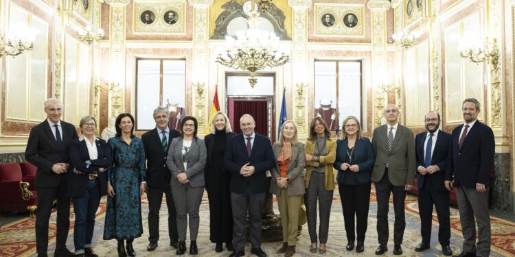 Los diputados del PPdeG exigen explicaciones por los «escandalosos» atrasos en la llegada de los Avril