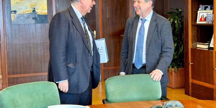 Reunión entre Caballero y Vieites sin acuerdo sobre la relevancia para Vigo del tren a Bouzas