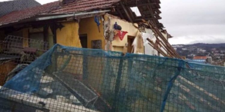 Desalojado el dueño de una casa en ruinas ante el riesgo de desplome