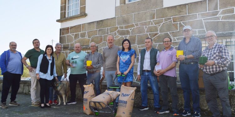 Donan 200 kilos de azúcar a Mos para construir 400 trampas y ´cazar´ a las avispas velutinas
