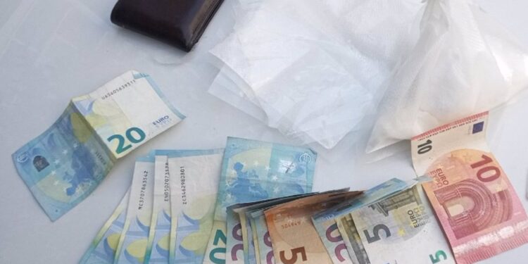 Detenido por llevar más de 150 gramos de cocaína mientras circulaba en moto y usando el móvil