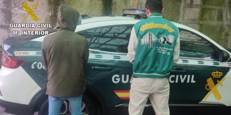 Detenidas cuatro personas en A Guarda por robar libretas bancarias y 10.000 euros