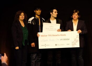 El vigués Martin Acuña gana el premio Despunte al mejor trabajo en diseño de moda