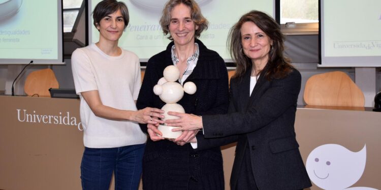 A UVigo celebra o 8M coa entrega do Premio Uviguala