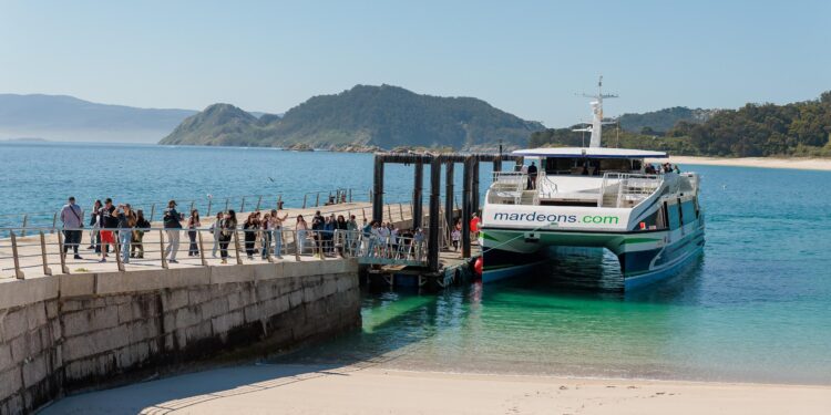 Las islas Cíes cuelgan el cartel de «completo»