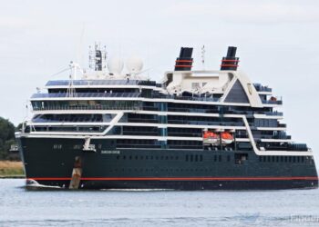 El crucero de lujo ‘Seabourn Venture’ hace escala en Vigo