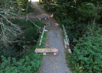Comezan as obras de reconstrucción da ponte sobre o regato Fonte do Febreiro en Paramos