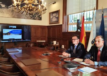 Expertos analizan los desafíos que plantea la transición energética