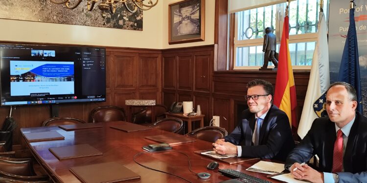 Expertos analizan los desafíos que plantea la transición energética