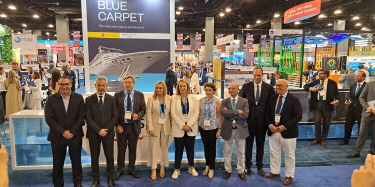 Una delegación de la terminal olívica, encabezada por su presidente, Carlos Botana, participa estos días en la Seatrade Cruise Global