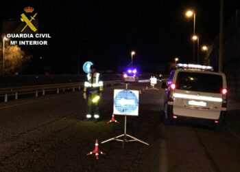 Un motorista muere en Pazos de Borbén al chocar su moto y un coche