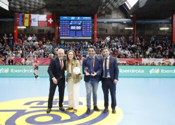 Luis López e Luisa Sánchez, coa selección española de balonmán