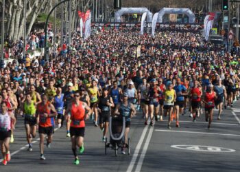 Así fue la Vig-Bay 2024: el resumen de la media maratón con calor, tambores y militares