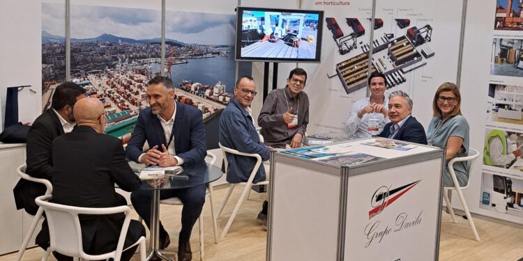 El Puerto de Vigo refuerza en Brasil su liderazgo en el tráfico de frutas tropicales