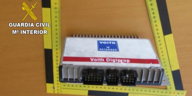 Investigado un joven por sustraer la centralita electrónica de un camión en O Porriño