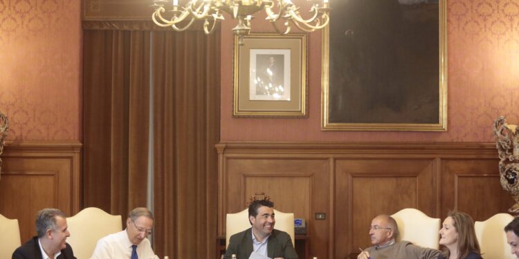 Retoques en la Diputación tras la salida de José López como conselleiro de Cultura