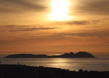 El sol y el calor llenan Cíes, pero aún hay cupo a Ons desde Vigo: horario y precios