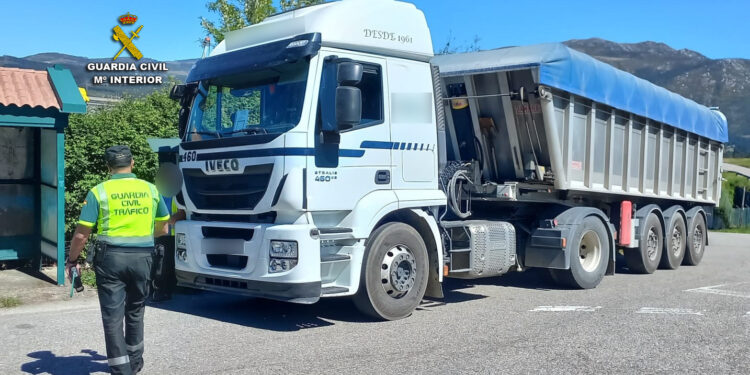 Cazados dos camioneros en un control de alcoholemia entre Peinador y Redondela