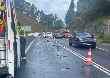 Muere un hombre de 90 años en una colisión entre dos coches en la Autovía del Morrazo