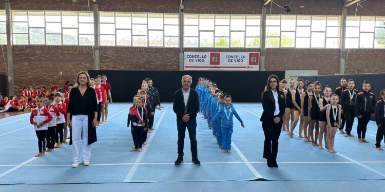 Luisa Sánchez felicita na ETEA aos gañadores de Ximnasia Acrobática e Taekwondo