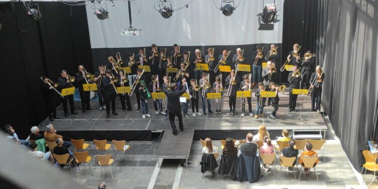 Dos jóvenes trombonistas vigueses conquistan Asturias