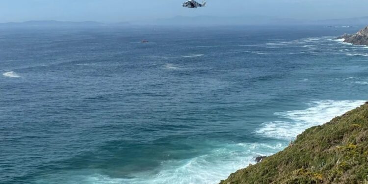 Finaliza la búsqueda en la Costa da Vela: localizado el cuerpo del marinero desaparecido el viernes