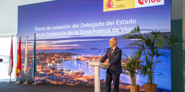 Regades regresa para seguir impulsando Zona Franca «como motor de Vigo y fuente de riqueza para Galicia»