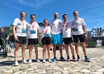 El CC Camelias apoya, junto a Supermercados Gadis, la participación de ADN Runners en la Vig-Bay