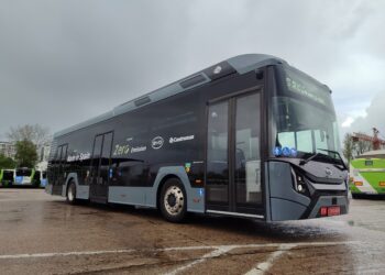 Vitrasa prueba un nuevo bus eléctrico por las calles de Vigo
