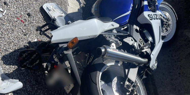 Dos vehículos y una moto, implicados en una colisión múltiple en la A-55