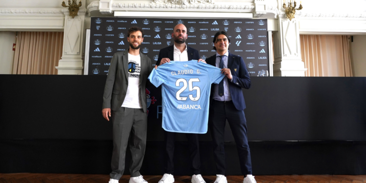 Claudio Giráldez: «No hablemos tanto de mí y de la renovación, hablemos del equipo y de aportar todos»