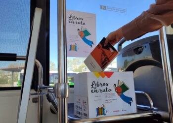 Los buses de Vitrasa, ´bibliotecas sobre ruedas´ por el Día del Libro