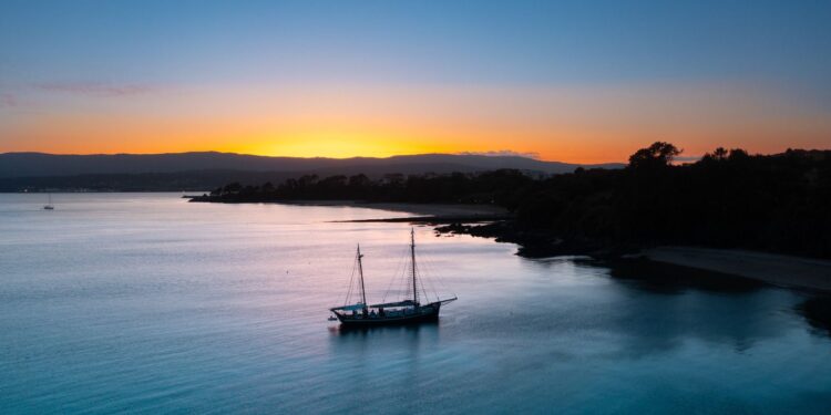 El Puerto de Vigo ensancha su oferta marítima: rutas en la goleta «Evangelina» por los secretos de la ría