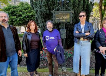 Vecinos y colectivos ecologistas, unidos en Vigo contra la «violencia arboricida»