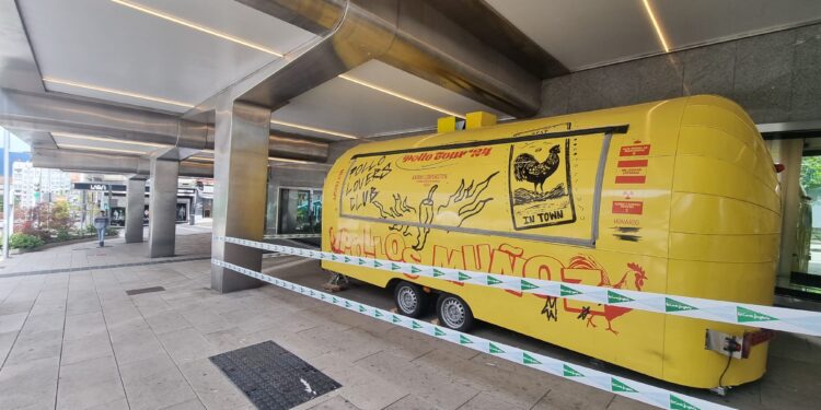 Ya está en Vigo la ´foodtruck´ de Dabiz Muñoz, el mejor chef del mundo