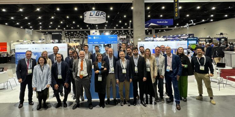 Galicia exhibe su músculo aeronáutico en California