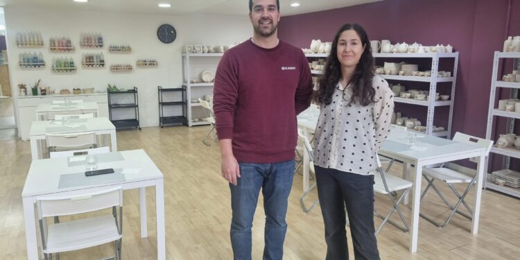 ´Pinta tu cerámica´: la terapia antiestrés en pleno centro de Vigo
