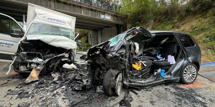Tragedia en Salvaterra con un fallecido y dos heridos graves tras un brutal choque en la PO-510