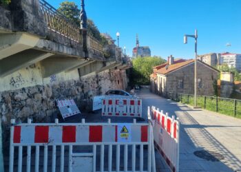 Crece el problema del aparcamiento en el Casco Vello: el Concello elimina plazas en Poboadores