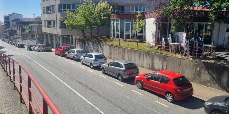 Vecinos del Casco Vello Alto solicitan aparcar en Cachamuíña como alternativa al cierre de Poboadores