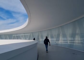 El Halo: icono para ´influencers´ y el PP pregunta a Caballero por las medidas de seguridad