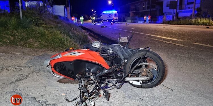 Fallece un motorista de 21 años tras chocar contra un coche en Gondomar