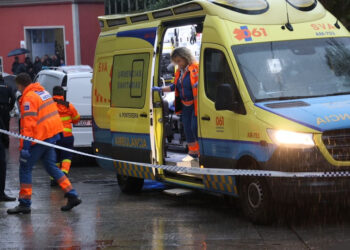 Crimen en plena calle tras una discusión familiar: un hombre mata a cuchilladas a su cuñado