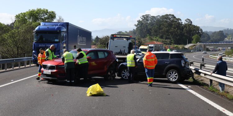 Bloqueada la A-55 en Tui tras el choque entre tres turismos
