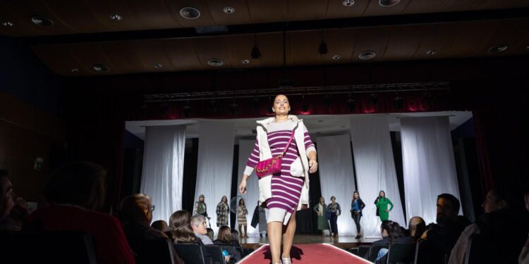 Beade sube a la pasarela a 85 vecinos de entre dos meses y 87 años